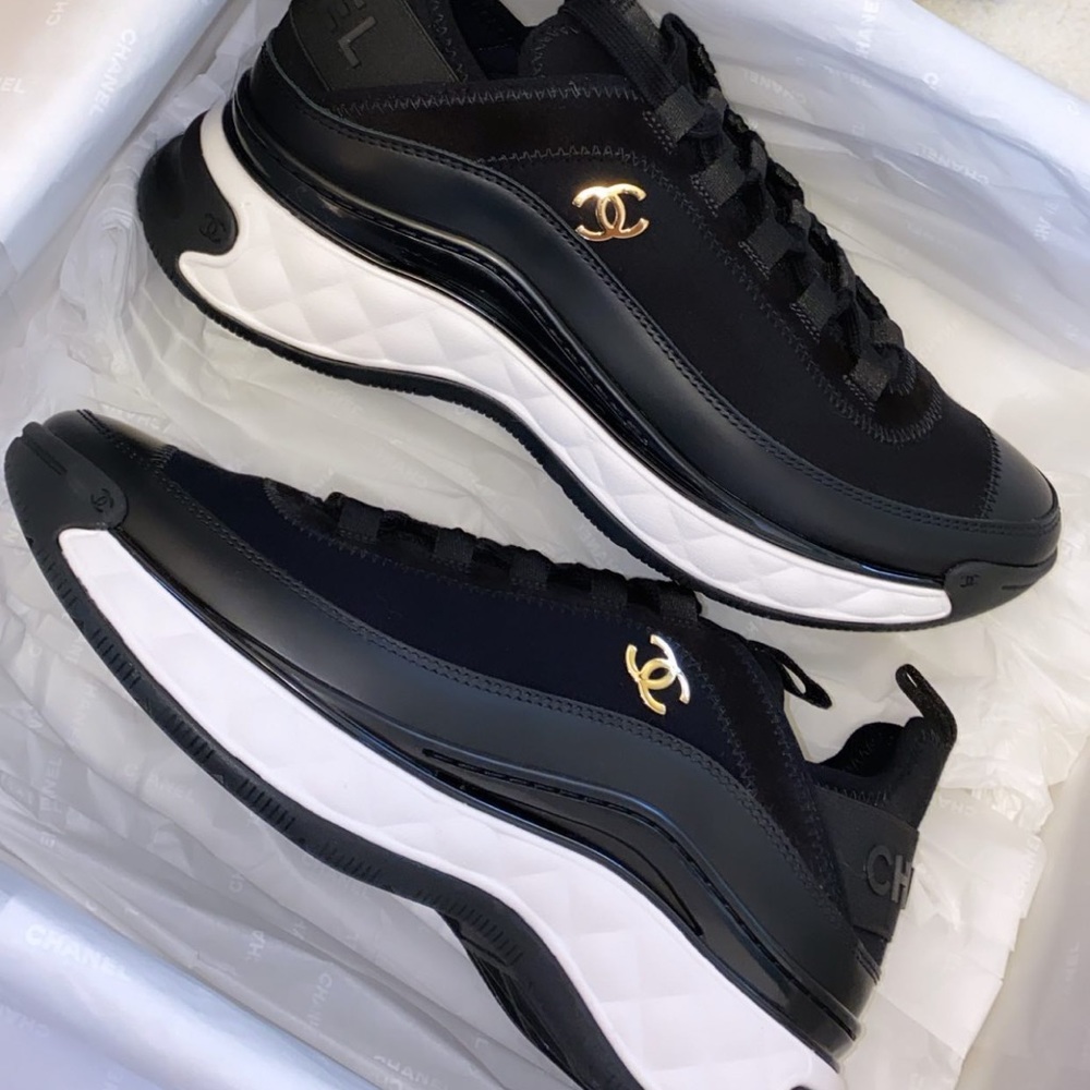 CHANEL Sneakers